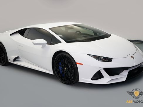 Used 2020 Lamborghini Huracan EVO image 2