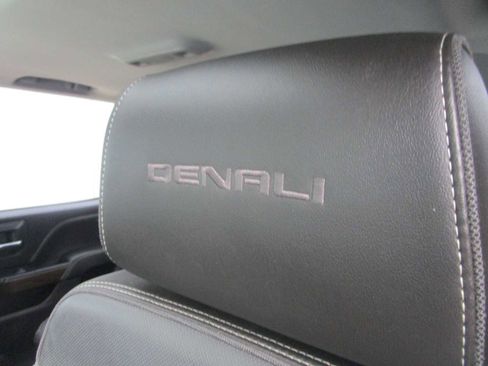 Used 2019 GMC Sierra 2500 Denali image 19