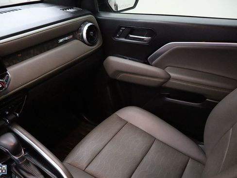 Used 2024 Chevrolet Colorado ZR2 w/ ZR2 Convenience Package III image 25