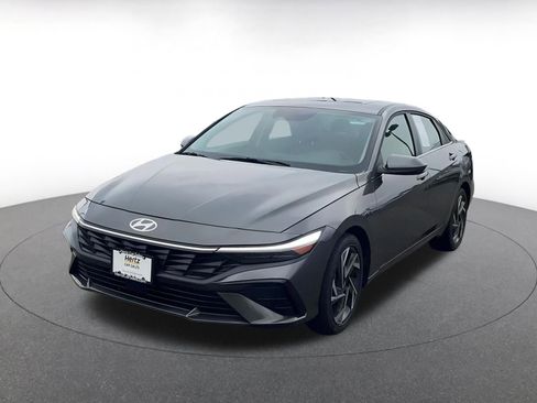 Used 2025 Hyundai Elantra SEL image 7