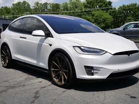 Used 2016 Tesla Model X 90D AWD/4WD image 4