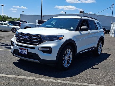 Used 2021 Ford Explorer XLT w/ Equipment Group 202A AWD/4WD image 5