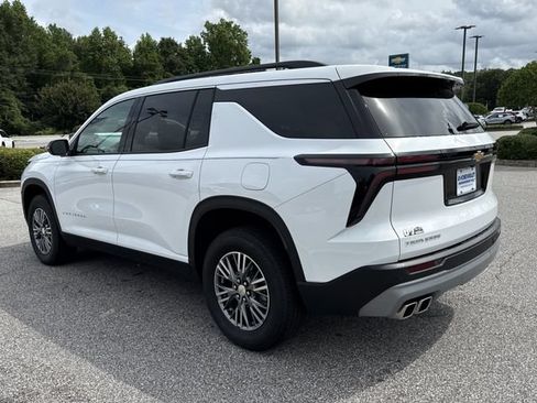 Used 2026 Chevrolet Traverse LT FWD image 5