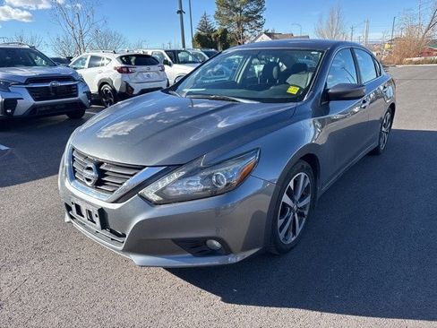 Used 2017 Nissan Altima 2.5 SR w/ LED Appearance Package image 7