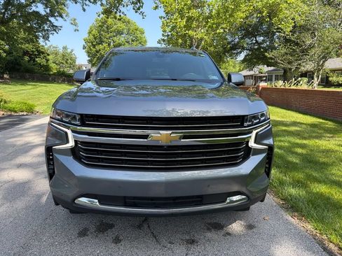 Used 2022 Chevrolet Suburban LT w/ LT Signature Plus Package AWD/4WD image 6