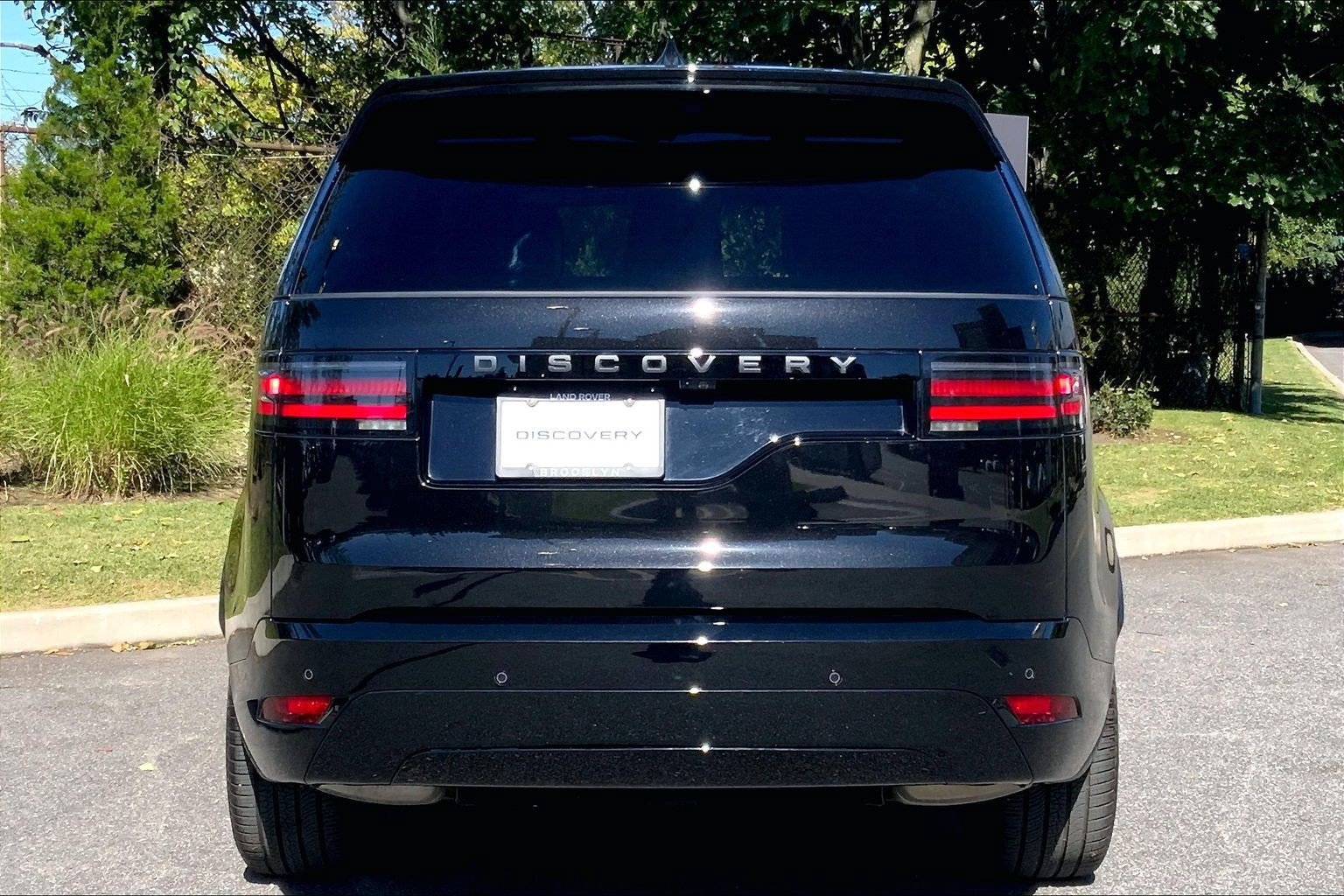 Certified 2025 Land Rover Discovery Dynamic SE AWD/4WD image 4