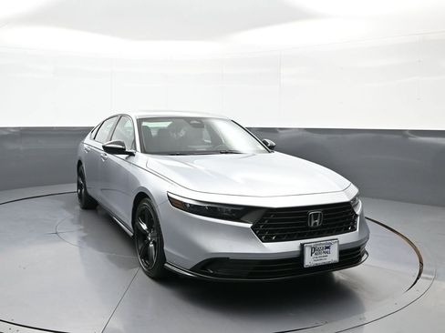 Used 2025 Honda Accord Sport image 3