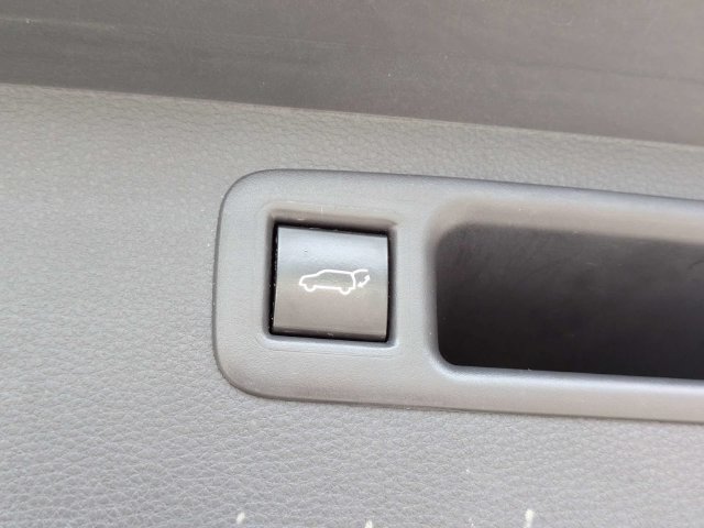 Used 2023 Toyota Highlander XLE FWD image 14