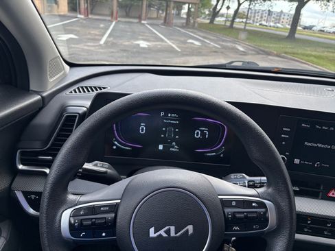 Used 2025 Kia Sportage LX image 31
