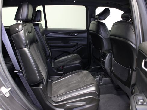 Used 2023 Jeep Grand Cherokee L Laredo RWD image 16