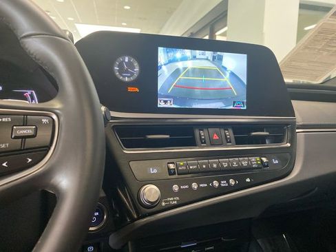 Used 2022 Lexus ES 300h w/ Accessory Package 2 image 22