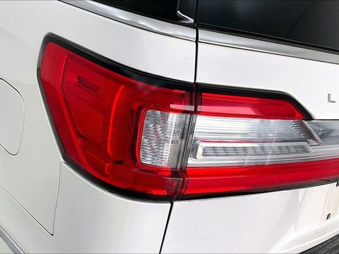 Used 2018 Lincoln Navigator Reserve w/ Technology Package image 40