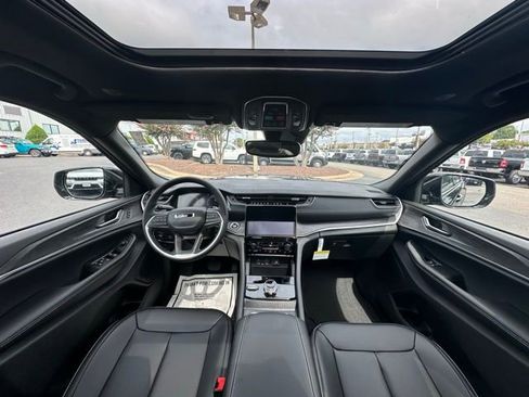 New 2025 Jeep Grand Cherokee Limited AWD/4WD image 2