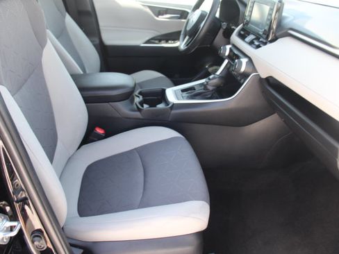 Used 2021 Toyota RAV4 XLE w/ Convenience Package FWD image 20