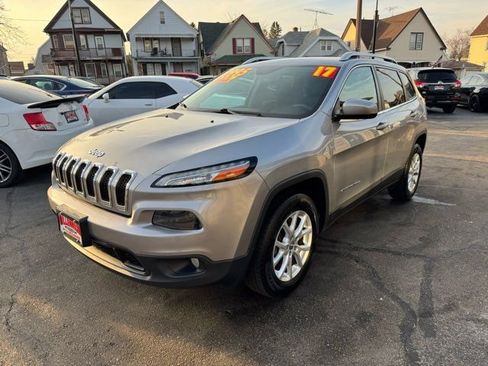Used 2017 Jeep Cherokee Latitude w/ Comfort & Sound Group image 3