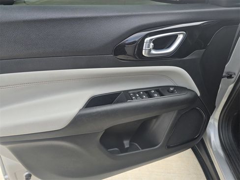 Used 2022 Jeep Compass Limited image 21