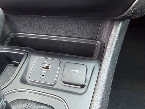 Used 2019 Jeep Cherokee Latitude Plus FWD image 26