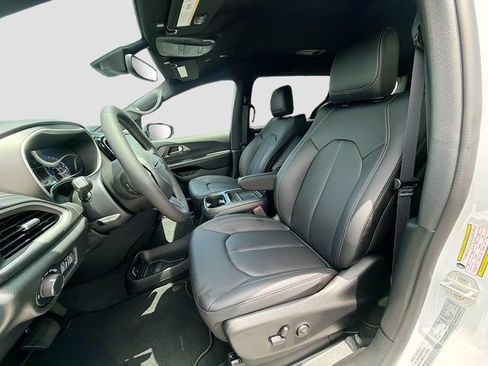 New 2027 Chrysler Pacifica Select FWD image 21