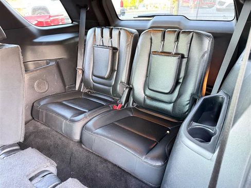 Used 2016 Ford Explorer XLT w/ Equipment Group 202A AWD/4WD image 24