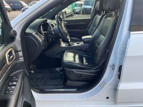 Used 2017 Jeep Grand Cherokee Overland image 24