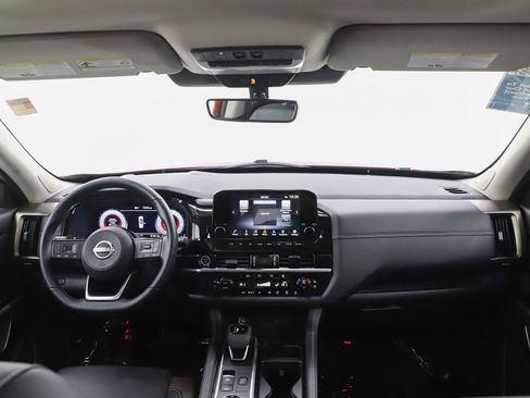 Used 2024 Nissan Pathfinder Platinum image 15