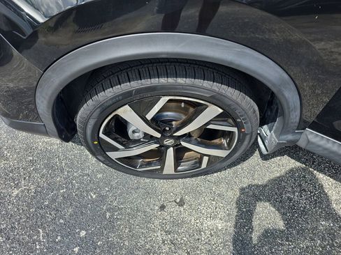 Used 2020 Nissan Rogue Sport SL image 9