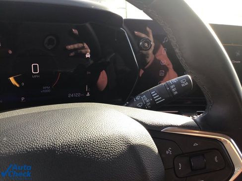 Used 2025 Chevrolet Trax LT w/ LT Convenience Package image 27