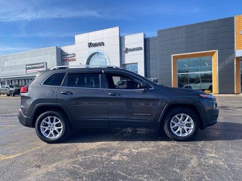 Used 2016 Jeep Cherokee Latitude w/ Comfort/Convenience Group image 3