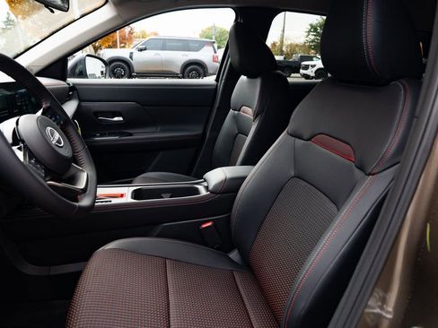 New 2026 Nissan Kicks SR AWD/4WD image 18