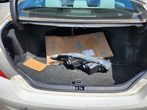 Used 2015 Toyota Camry LE FWD image 26