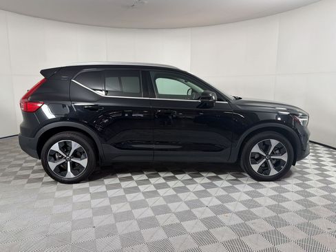 Used 2025 Volvo XC40 B5 Plus AWD/4WD image 8