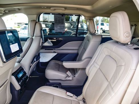 Used 2023 Lincoln Aviator Reserve w/ Equipment Group 201A AWD/4WD image 17
