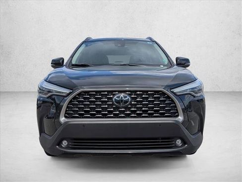 Used 2022 Toyota Corolla Cross XLE AWD/4WD image 2
