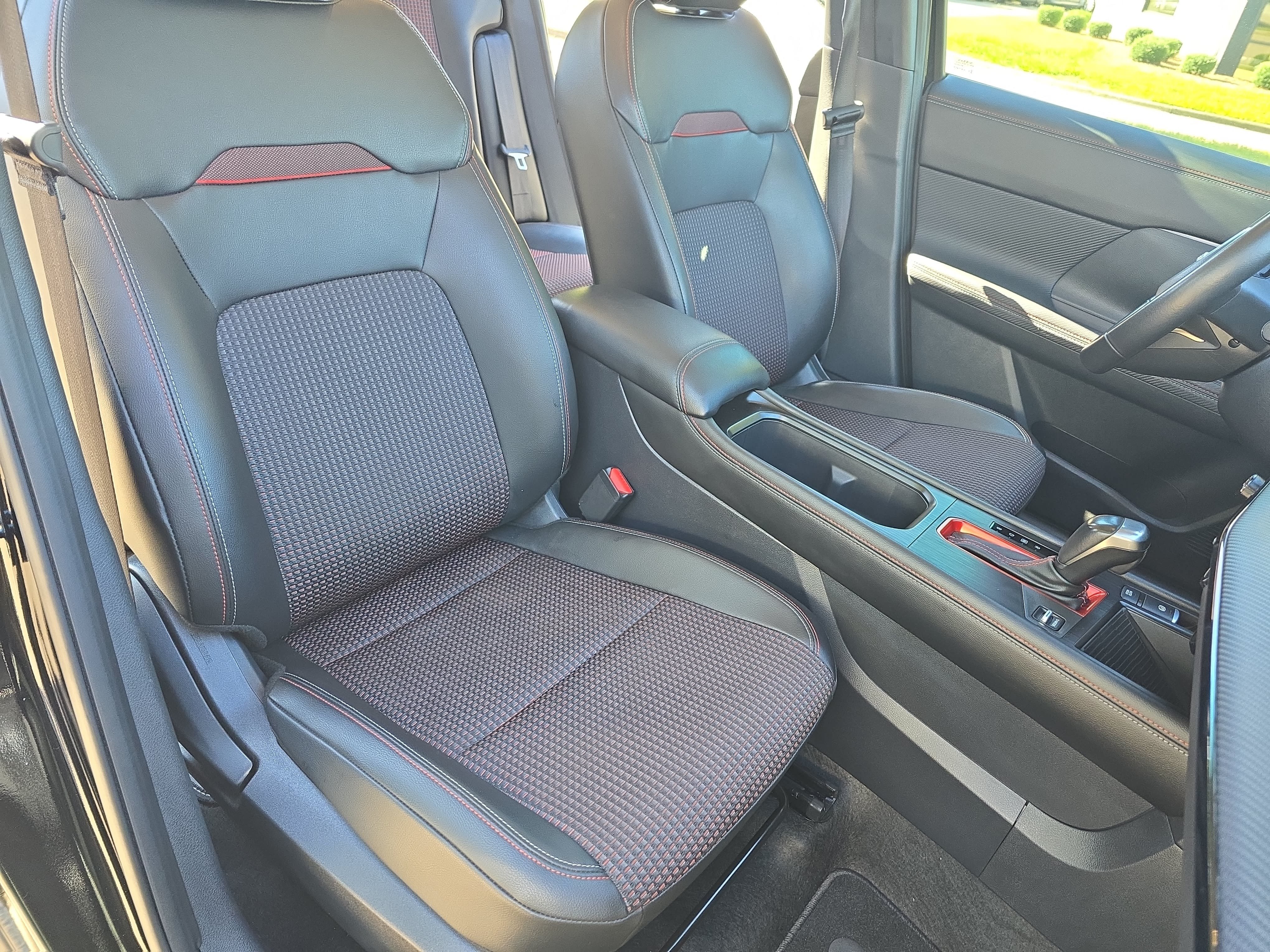 Used 2025 Nissan Kicks SR FWD image 10
