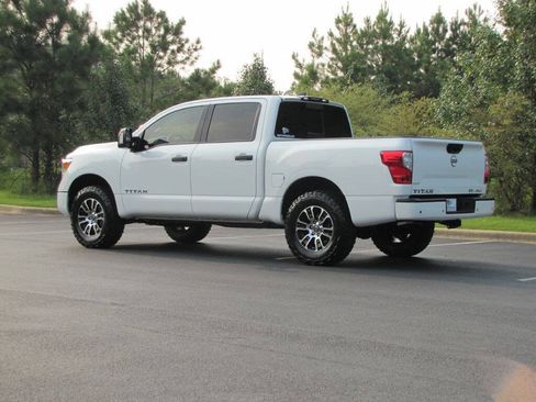 Used 2024 Nissan Titan SV w/ SV Convenience Package AWD/4WD image 7