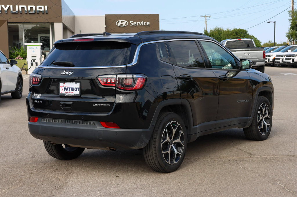 Used 2025 Jeep Compass Limited AWD/4WD image 3