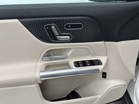 New 2025 Mercedes-Benz GLA 250 image 12