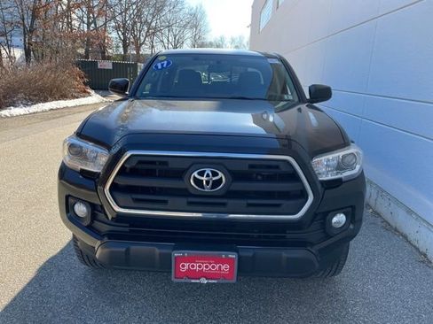 Used 2017 Toyota Tacoma SR5 image 3