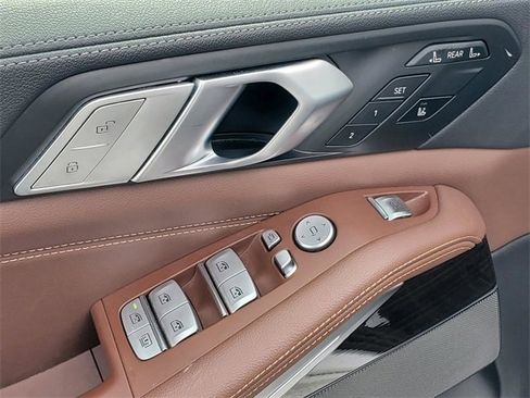 Used 2020 BMW X7 xDrive40i w/ Premium Package image 11