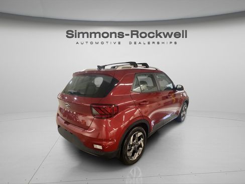 Used 2022 Hyundai Venue Limited image 5