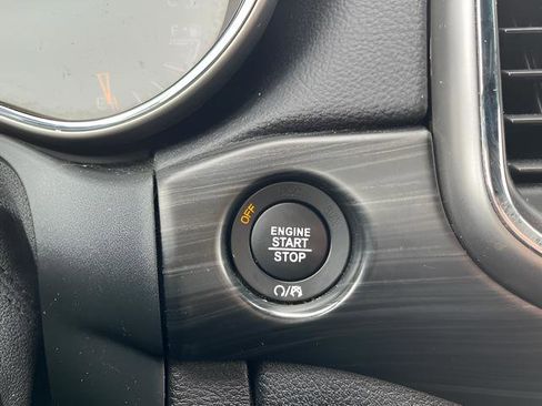 Used 2020 Jeep Grand Cherokee Laredo w/ Security & Convenience Group image 17