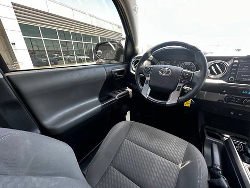 Used 2021 Toyota Tacoma SR5 RWD image 13