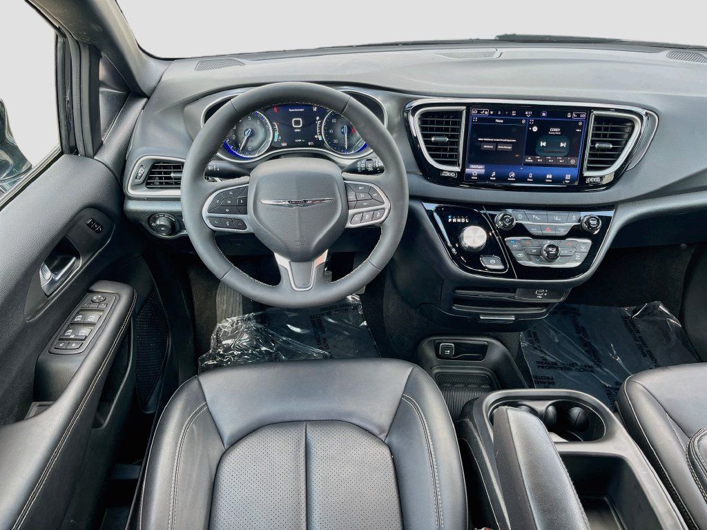 Used 2026 Chrysler Pacifica Select FWD image 21