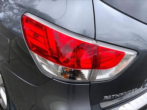 Used 2016 Nissan Pathfinder Platinum w/ Cargo Package image 28