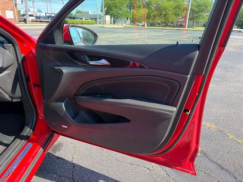 Used 2019 Buick Regal GS AWD/4WD image 31