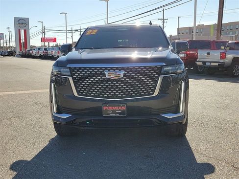 Used 2022 Cadillac Escalade ESV Luxury image 3