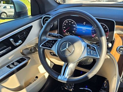 Used 2023 Mercedes-Benz GLC 300 4MATIC image 29