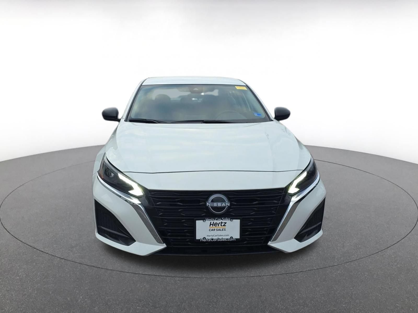 Used 2025 Nissan Altima 2.5 SV FWD image 2