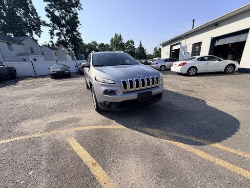 Used 2016 Jeep Cherokee Latitude AWD/4WD image 18