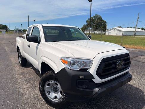Used 2022 Toyota Tacoma SR AWD/4WD image 1